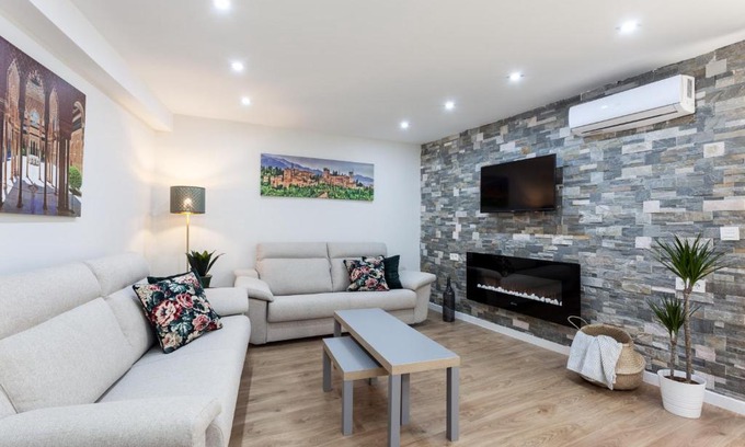 Central District Apartment | Apartamentos Reina Isabel