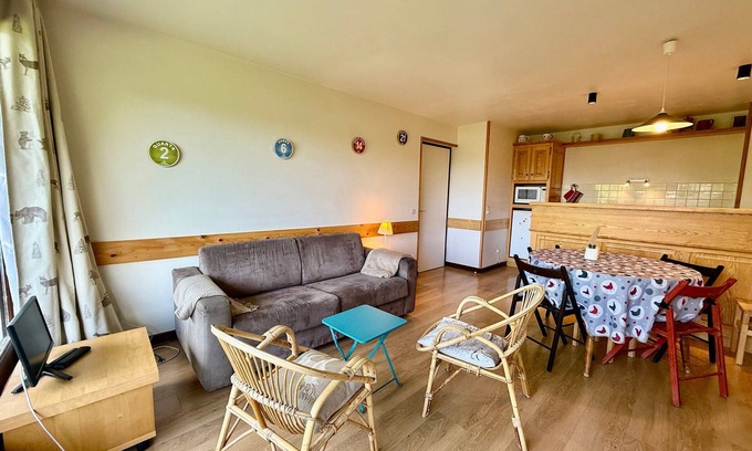 Notre-Dame-de-Bellecombe Apartment | Apartment at the foot of the slopes, near amenities, balcony, parking, quiet