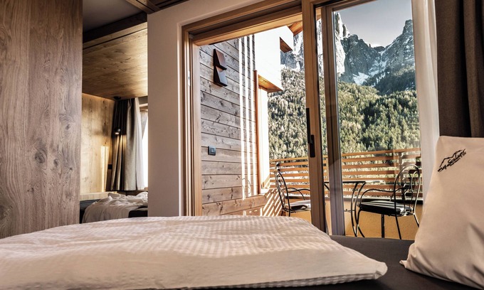 Siusi Apartment | Apartment "Mysciliar Tree I" with Mountain View, Wi-Fi, Garden, Terrace & Balcony
