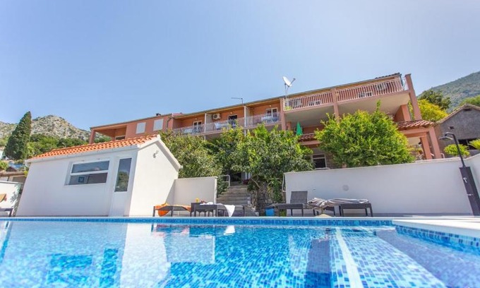 Plat Apartment | Apartmani Ana