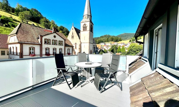 Bad Peterstal-Griesbach Apartment | Apartment 'Ferienwohnung Schwarzwaldliebe' with Private Terrace and Wi-Fi