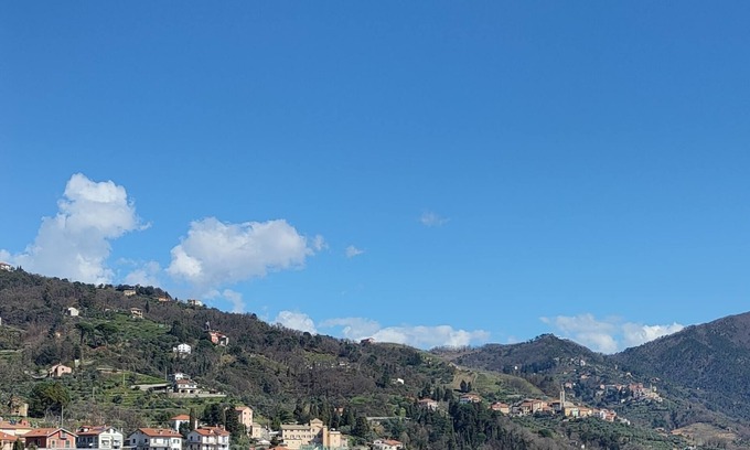 Castiglione Chiavarese House | Apartment with 2 rooms in the center between Cinque Terre and Portofino, glimpse of the sea