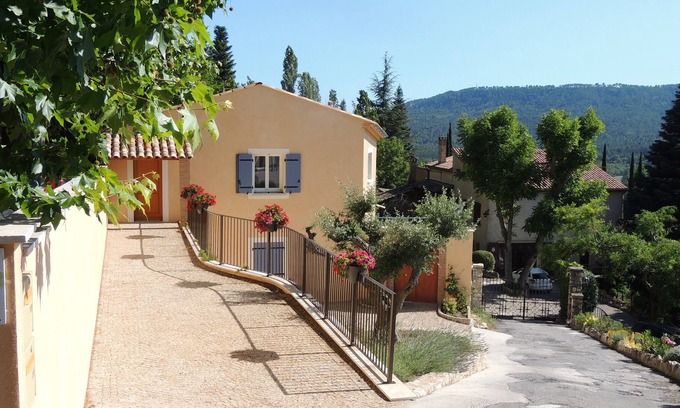 Moustiers-Sainte-Marie Apartment | Apartment "Lou jas de sylvain" with jacuzzi and private parking.