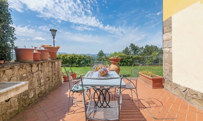 Castelfranco Piandisco Other | Apartment 'La Tavernetta' with Shared Pool, Private Terrace and Wi-Fi