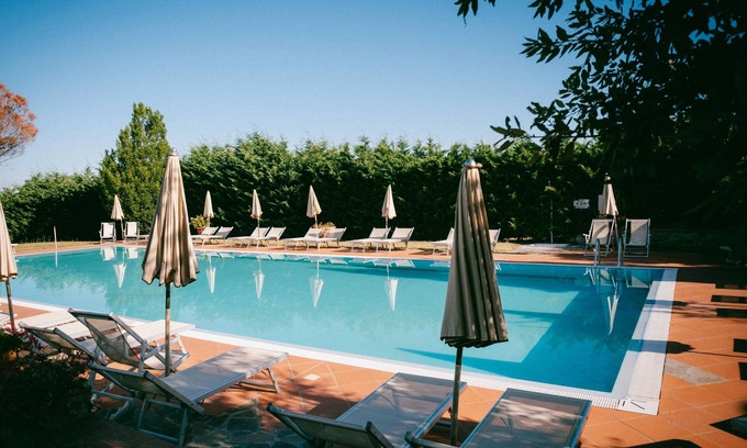 San Donato in Fronzano Apartment | Apartment '08 B Fattoria Degli Usignoli' with Shared Pool, Wi-Fi and Air Conditioning