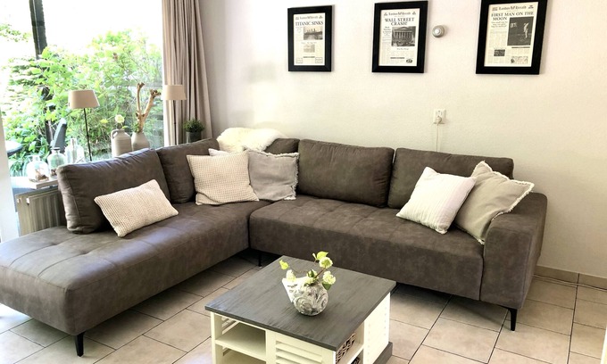 Nieuwvliet House | Apartment 100 meters from the beach with cabin, very complete