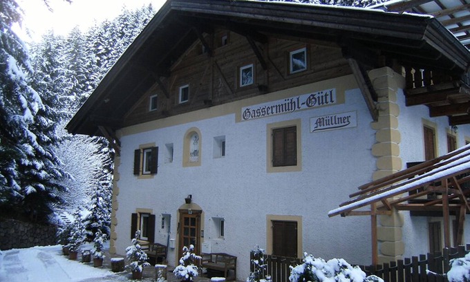 San Nicolo d'Ega House | Apartment 11 on the ground floor with bed or sofa next to the lounge