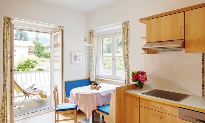 Nalles Apartment | Apartment "1SZ Kaiser Al Kreuzwegerhofnals" with Mountain View, Pool, Balcony & Garden