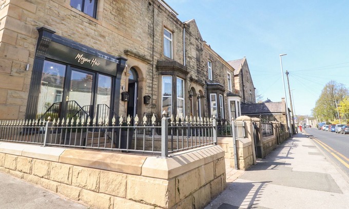 Clitheroe Apartment | APARTMENT 2, pet friendly, character holiday cottage in Clitheroe