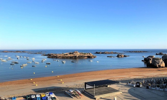 Tregastel Apartment | Apartment 3* EXCEPTIONAL SEA VIEW Coz-Pors beach in TREGASTEL