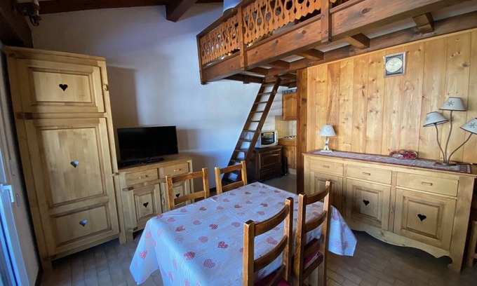 Crest-Voland Apartment | Apartment 4 people, ski-in/ski-out, village center with parking