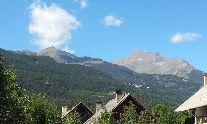 Puy-Saint-Vincent Apartment | Apartment 5/7 people in stone chalet at the foot of the slopes