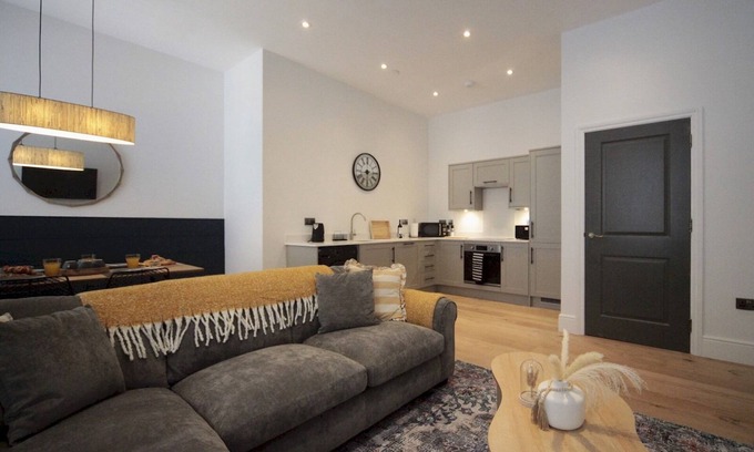 Bont Newydd Apartment | Apartment 5 Old Conservative Club in Historic Town | Pass the Keys