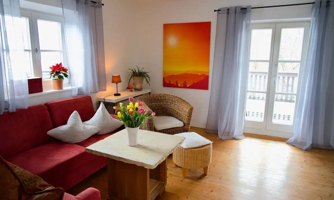 Frasdorf Apartment | Apartment 65m², 1 bedroom, living room, kitchen, large balcony, mountain view, quiet location, WLAN, SAT TV