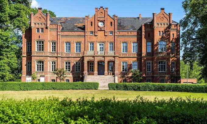 Krakow am See Apartment | Apartment 7 - Park view (2 rooms) - Alt Sammit Castle