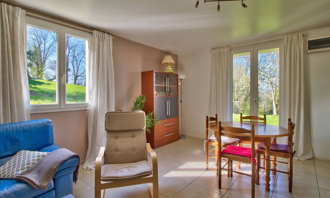 Montmorot Apartment | Apartment 80 m², 2 bedrooms, all comfort, with land. 6 people + baby