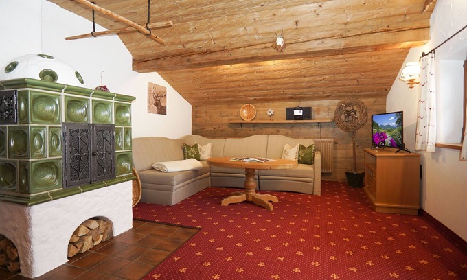 Ruhpolding Apartment | Apartment Adlernest (77 sqm), balcony, kitchen, 2 bedrooms and 1 living room, WLAN