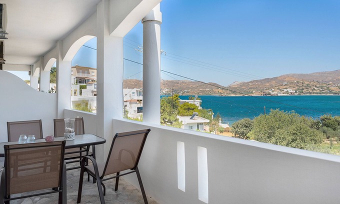 Drymonas Apartment | Apartment 'Akrogiali House Drimonas' with Sea View, Wi-Fi and Air Conditioning