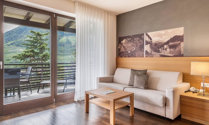 Lagundo Apartment | Apartment 'Alagundis Crystallinus' with Mountain View, Shared Pool and Wi-Fi