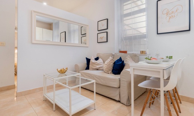 San Gil Apartment | Apartment 'Alameda Cool' with Wi-Fi and Air Conditioning