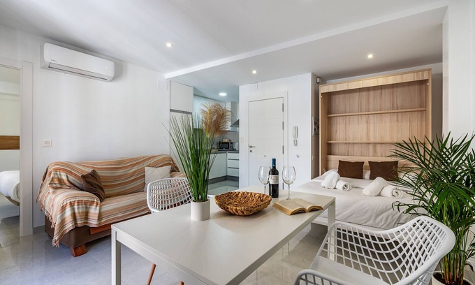 Alcala la Real Apartment | Apartment 'Alojamiento Privilegio de Alcalá' with Balcony, Wi-Fi and Air Conditioning