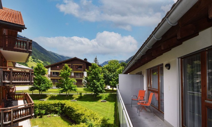 Klosters-Serneus Apartment | Apartment "Alpin 1" with Terrace & Wi-Fi