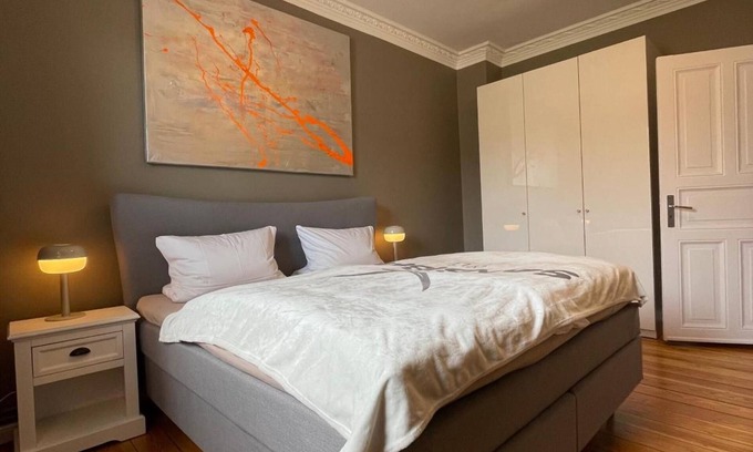 Mitte Apartment | Apartment 'Altbaucharme Deluxe Mit Balkon' with Balcony and Wi-Fi