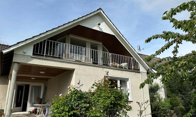 Region Hannover District Apartment | Apartment 'Am Deisterblick' with Mountain View, Balcony and Wi-Fi