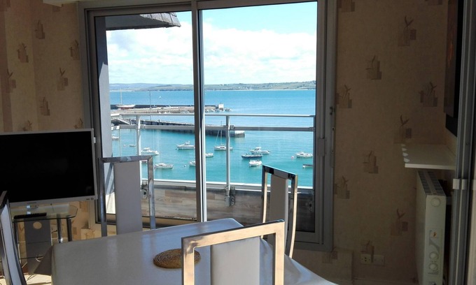 Douarnenez Apartment | APARTMENT AND TERRACE SEA VIEW ON DOUARNENEZ BAY