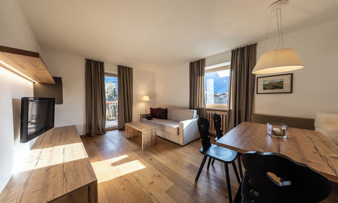 Fie allo Sciliar Apartment | Apartment 'Aparment Superior 1' with Mountain View, Shared Garden and Wi-Fi