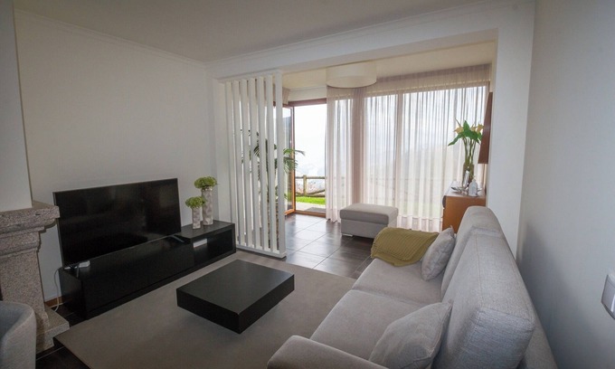 Soengas Apartment | Apartment 'Apartamento T1 Mais 1' with Mountain View, Wi-Fi and Air Conditioning