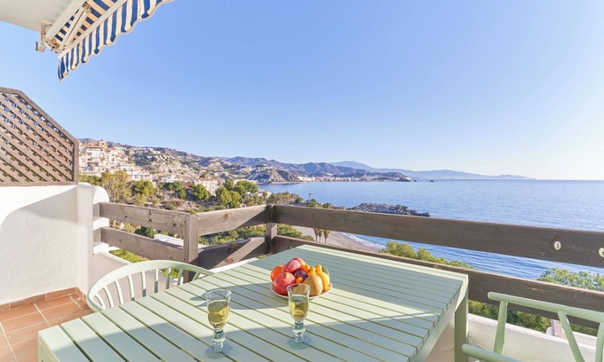 Almunecar Apartment | Apartment 'Apartamento Marina Playa M&M La Herradura' with Sea View, Wi-Fi and Air Conditioning
