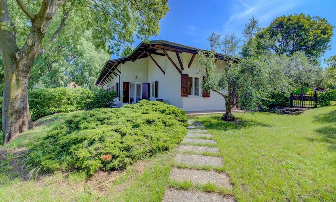 Manerba del Garda Apartment | Apartment 'Appartamento Rupestre 2.0' with Private Terrace, Private Garden and Wi-Fi