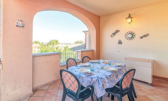 San Teodoro City Centre Apartment | Apartment 'Appartamento I Lecci' with Private Terrace and Balcony