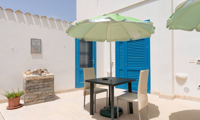 Custonaci Apartment | Apartment 'Appartamento Piano Terra' with Shared Terrace, Wi-Fi and Air Conditioning