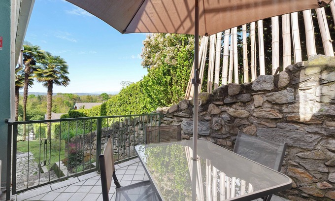 Vergiate Apartment | Apartment 'Arturo' with Mountain View, Wi-Fi and Air Conditioning