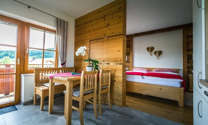 Sankt Corona am Wechsel Apartment | Apartment with balcony and beautiful view of the rising morning sun