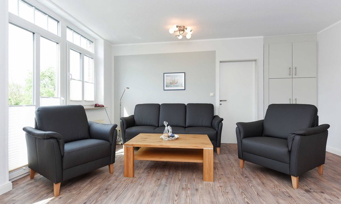 Neuharlingersiel Apartment | Apartment at the top center - Haus Addenhausen