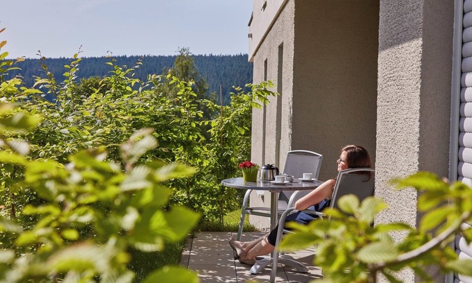 Sankt Georgen im Schwarzwald Apartment | Apartment 'Auszeit Mit Pflegen - Fewo 1' with Shared Garden, Balcony and Wi-Fi