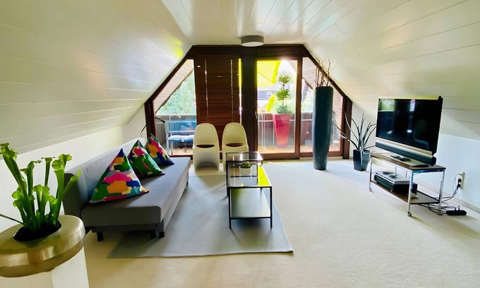 Neu-Ulm Apartment | Apartment 'Auszeit-Ort Mit Wohlfühl-Garantie' with Balcony and Wi-Fi