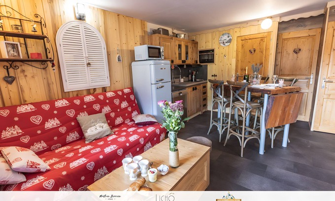 Valfrejus Apartment | Apartment 'Bas De Lout'Chi Valfréjus' with Mountain View, Private Terrace and Wi-Fi