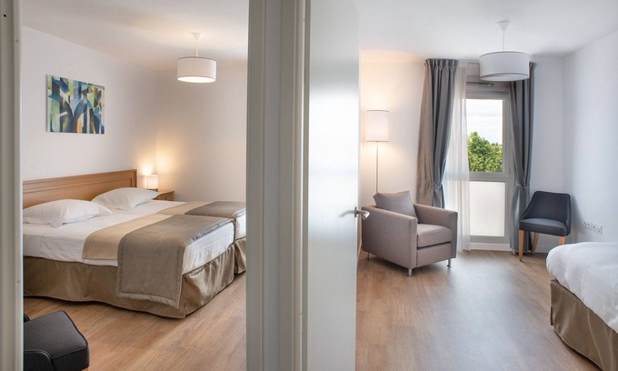 Beziers City Centre Apartment | Apartment-Bathroom and shower-T3