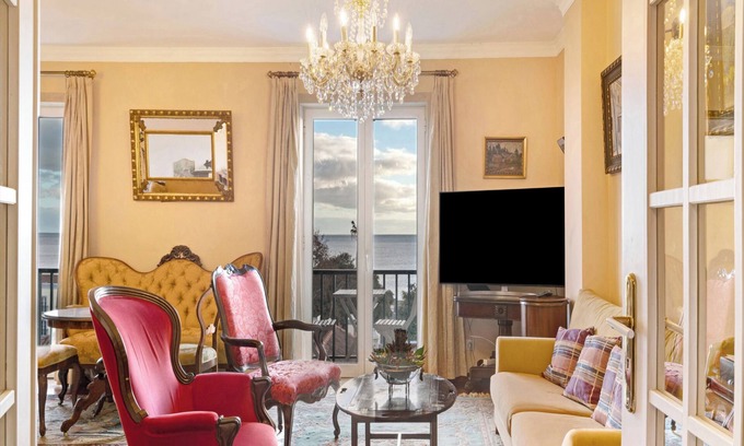 Old Town Apartment | Apartment 'Bela Sao Tiago 36' with Sea View, Balcony and Wi-Fi