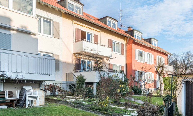 Meersburg Apartment | Apartment 'Birne' with Lake View, Shared Garden and Wi-Fi