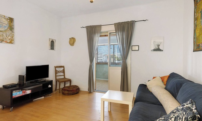 Estoril Apartment | Apartment 'Bisa's House' with Sea View and Wi-Fi