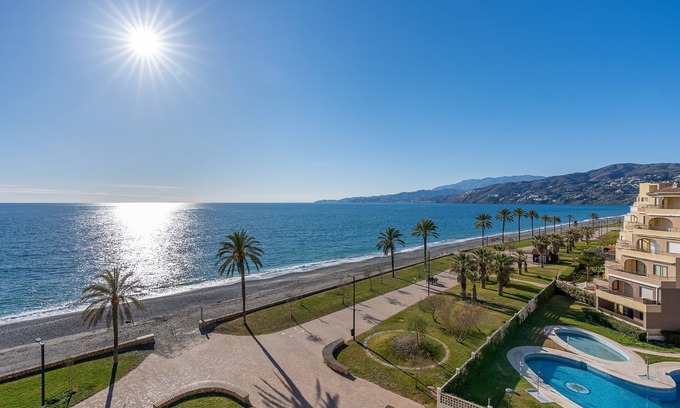 Salobrena Apartment | Apartment 'Bonito Apartamento Frente Al Mar' with Sea View, Wi-Fi and Air Conditioning