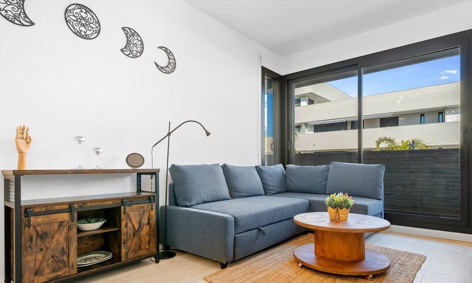 Roques Daurades Apartment | Apartment 'Brisa By Enjoy Rocas Doradas' with Sea View, Wi-Fi and Air Conditioning
