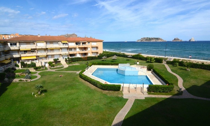Aiguablava Apartment | Apartment by the Beach with Pool in Spain