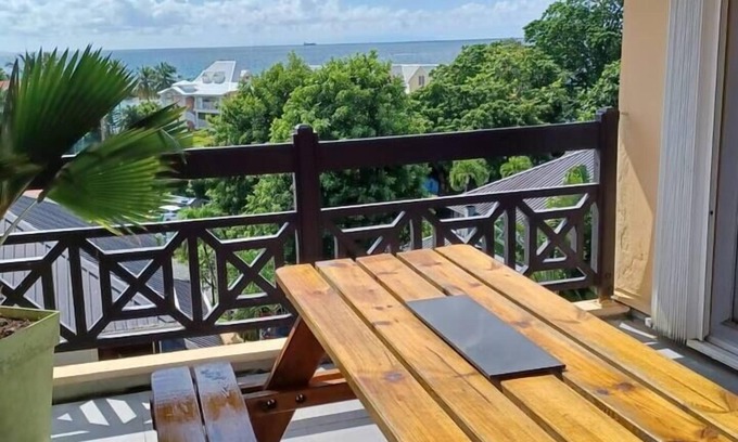 Bas du Fort Apartment | Apartment by the sea