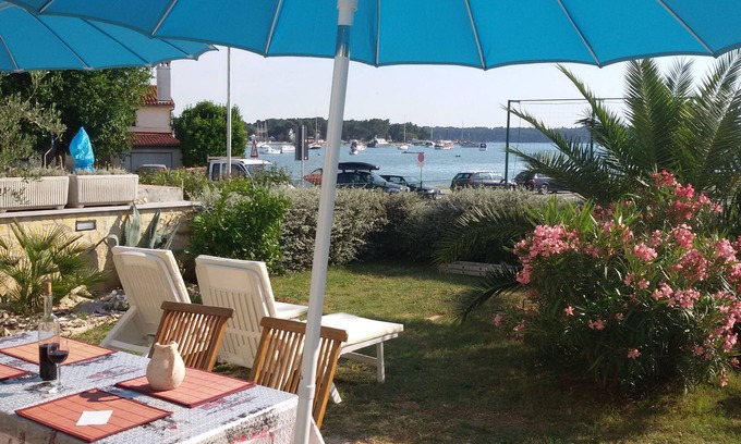 Medulin Apartment | Apartment by the sea with Mediterranean garden and barbecue area